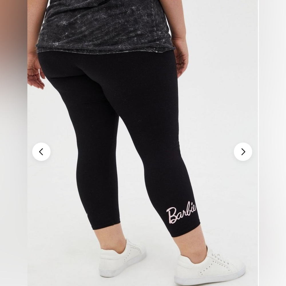 LOWEST🌺 NWT TORRID 2X BLACK CROP with BARBIE SCRIPT LEGGING PANTS - Picture 5 of 14